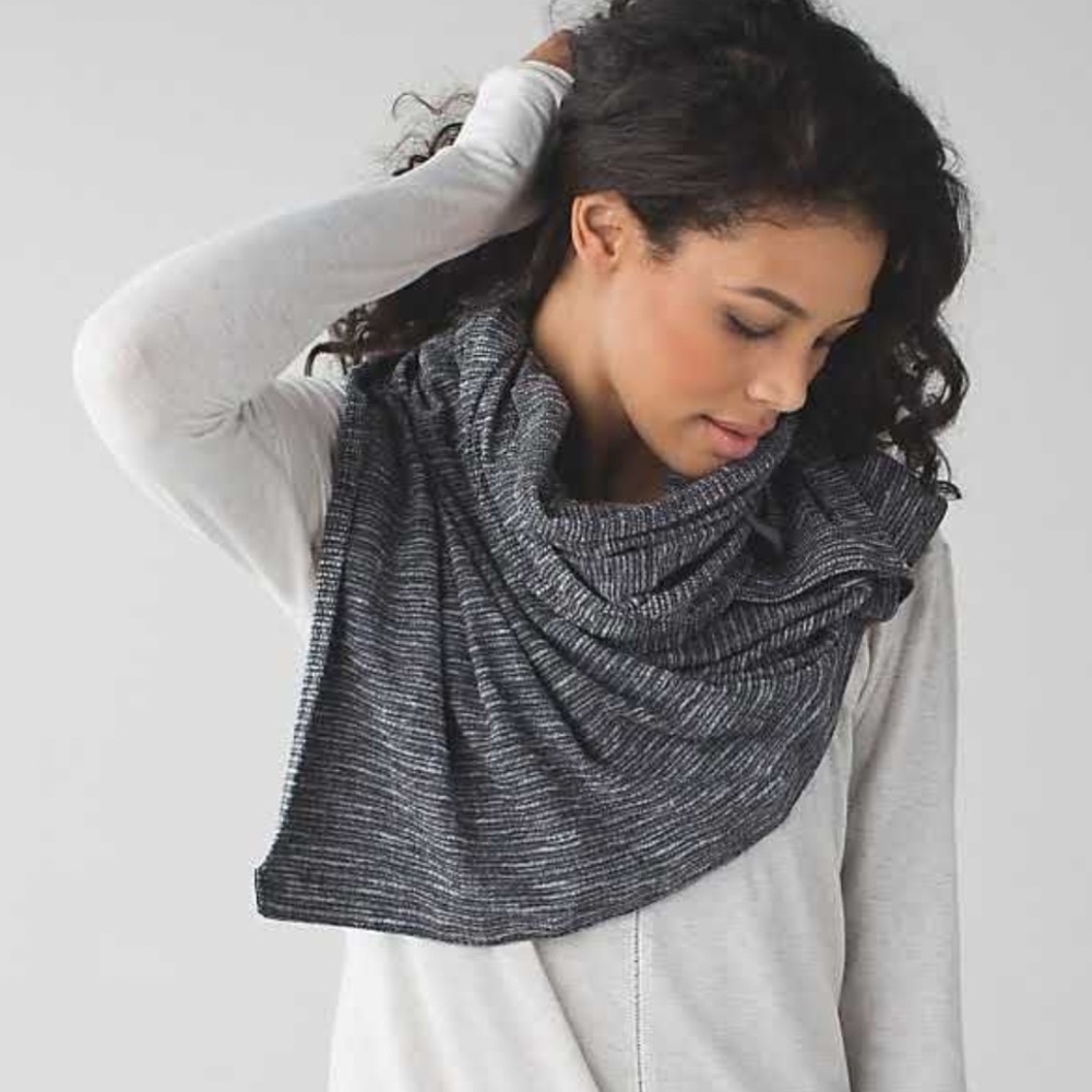 Lululemon Vinyasa Scarf - Coco Pique Black